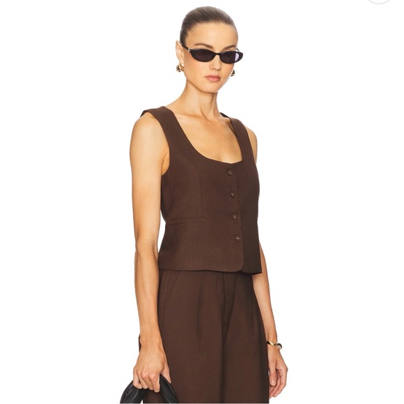 WeWoreWhat Scoop Tailored Vest & Pant Set - Picture 3 of 15